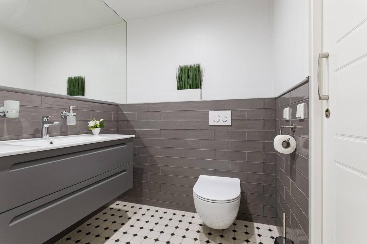 Central Apartments, Quiet With Free Parking And Ac. 탈린 외부 사진