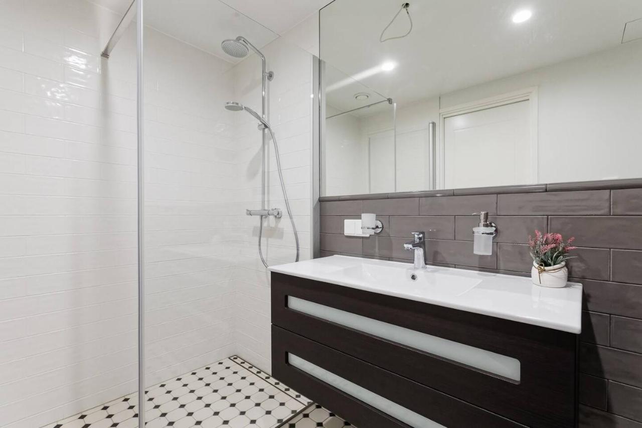 Central Apartments, Quiet With Free Parking And Ac. 탈린 외부 사진